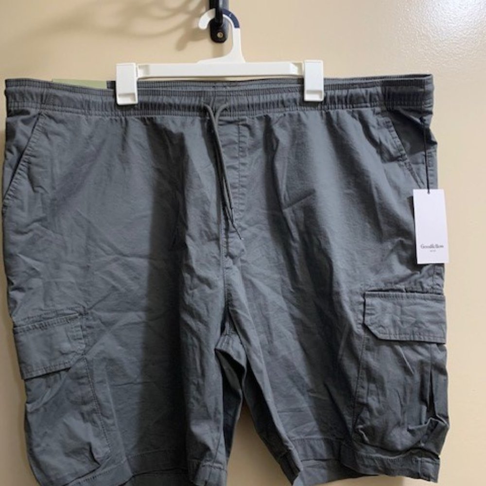 NWT Men's XXL Dark Grey Cargo Shorts
